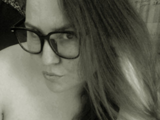 Alter: 46 / Löwe - Alter: 2 / kräftig - Geschlecht: weiblich - Ausrichtung: heterosexuell - Haare: blond / lang - Piercing: keins - bewebmaster-Alter: D - Hautfarbe: weiss - Augen: blau - Rasur: vollrasiert